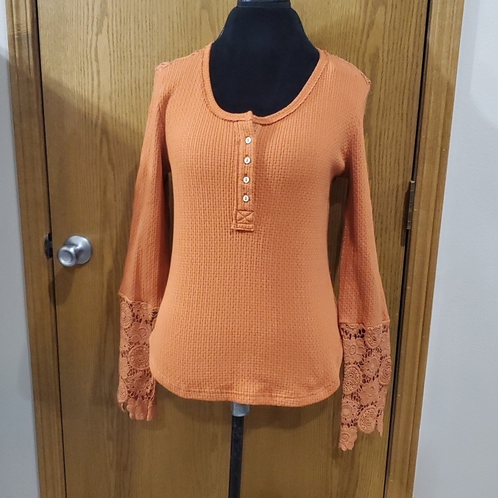 Nwt miss me rust crochet detailed waffle knit top